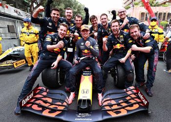 MONTE-CARLO, MONACO - MAY 23: Race winner Max Verstappen of Netherlands and Red Bull Racing celebrates with his team in parc ferme during the F1 Grand Prix of Monaco at Circuit de Monaco on May 23, 2021 in Monte-Carlo, Monaco. (Photo by Mark Thompson/Getty Images)