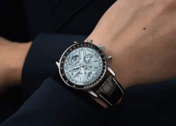 0 9 - BREITLING百年靈全新腕錶｜NAVITIMER B19萬年曆計時碼錶，結合冰藍錶盤與鉑金錶圈，打造雋永之作